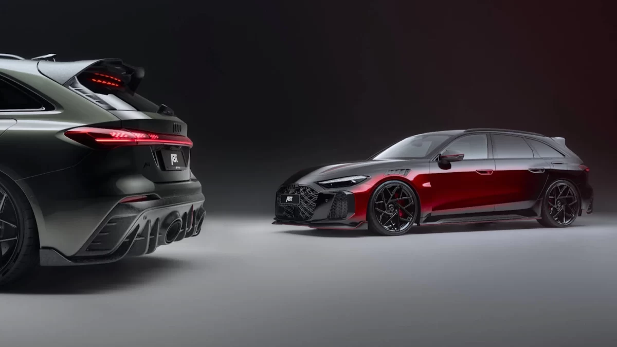 ABT RS5-R’ın çift renkli gövde tasarımına sahip Avant ve arka bölümü görünen sedan versiyonu