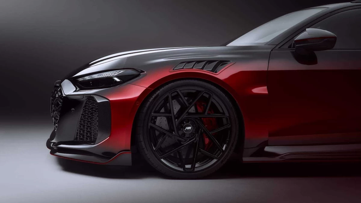 ABT RS5-R Avant’ın ön çamurluk, jant ve ön tampon bölümü