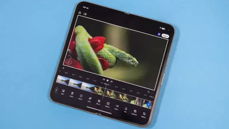 Adobe Premiere’in video düzenleme arayüzü açık bir tablet