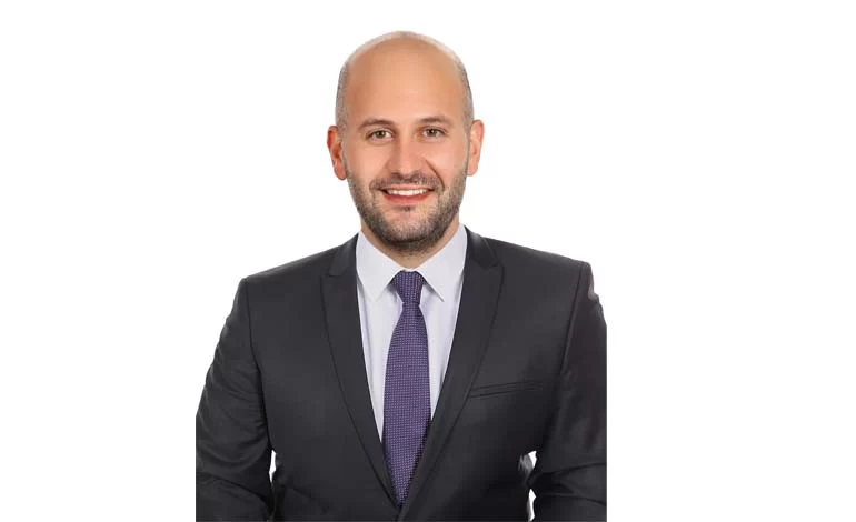 RE/MAX Masa Broker’ı Anıl Akyüz’ün portre fotoğrafı