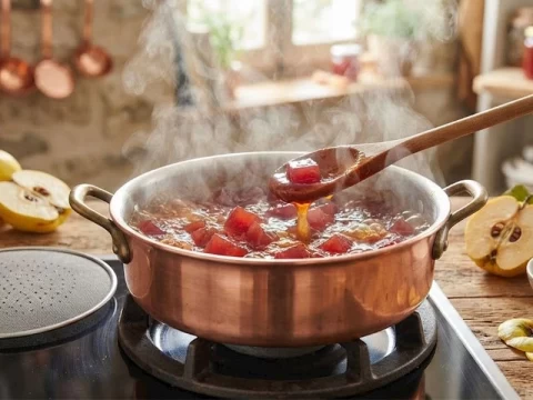 Ayva Reçeli Pişirirken Tencerenin Kapağı Açık mı Kalmalı?