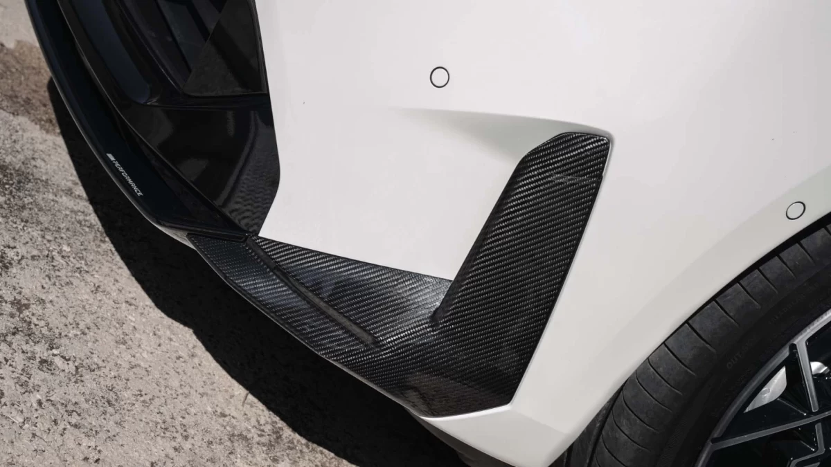 BMW i3 M60’ın karbon görünümlü arka tampon detayı