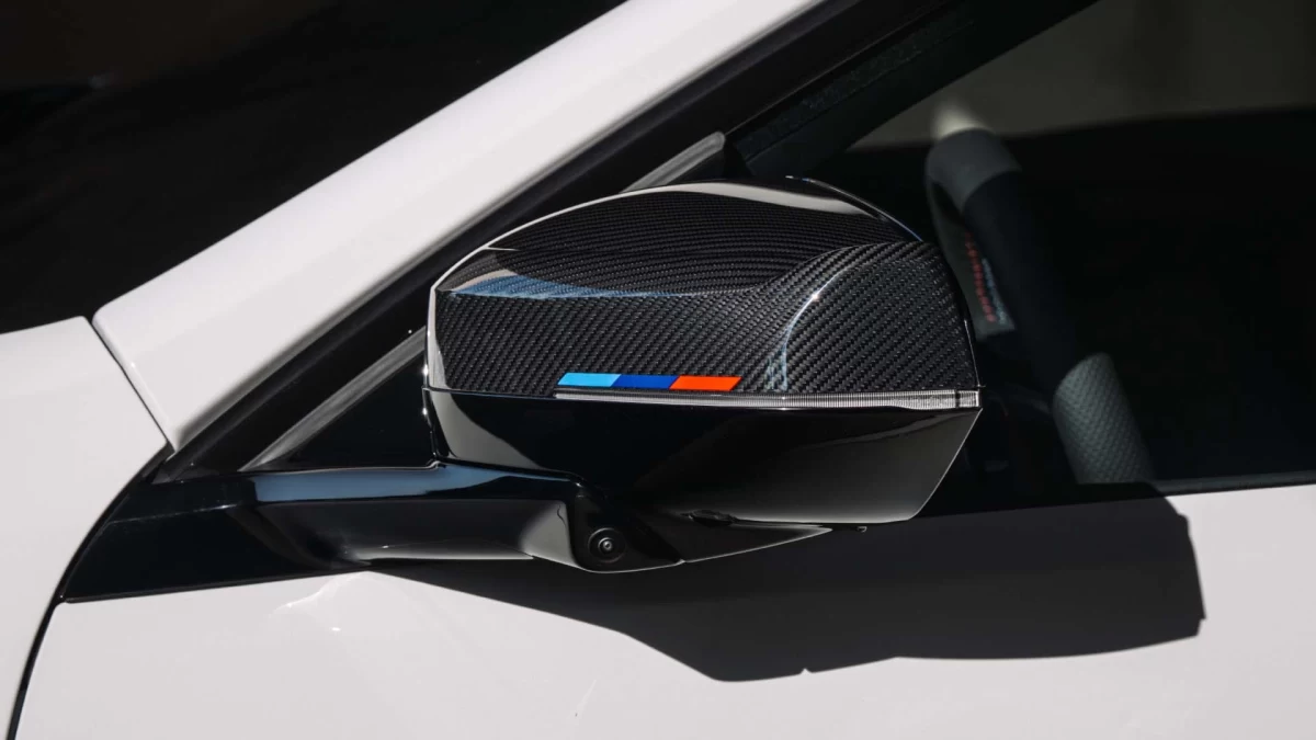 BMW i3 M60’ın karbon görünümlü dış dikiz aynası