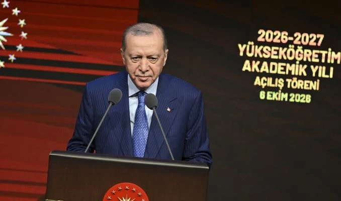 Cumhurbaşkanı Recep Tayyip Erdoğan, 2026-2027 yükseköğretim akademik yılı açılış töreninde kürsüde konuşuyor.