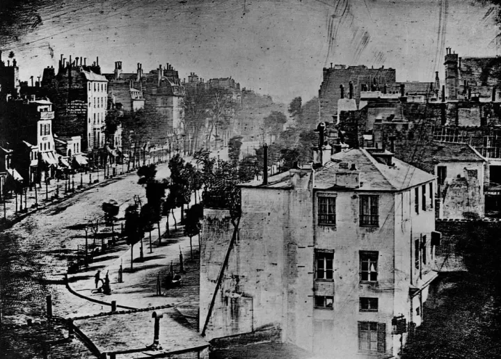 Eski bir fotoğrafı tarihlendirmeye yönelik görsel