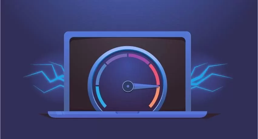 Ethernet kablosunun bir ağ anahtarına takılı yakın plan görüntüsü