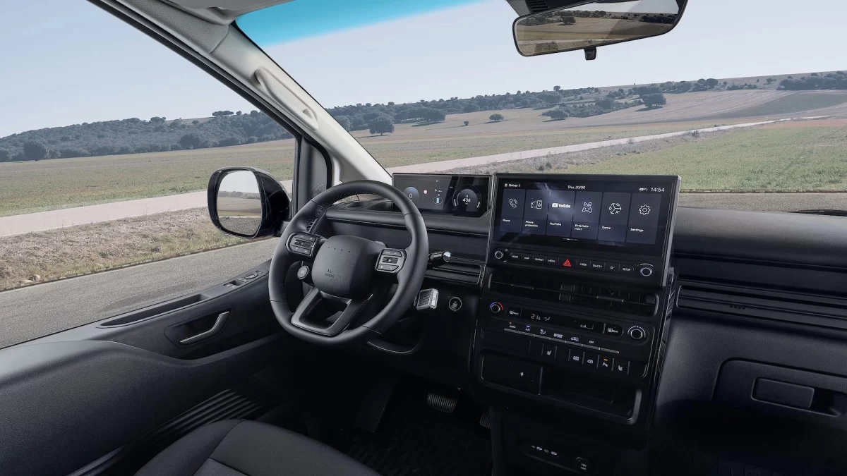 Hyundai STARIA Cargo’nun direksiyon ve ön konsol tasarımı