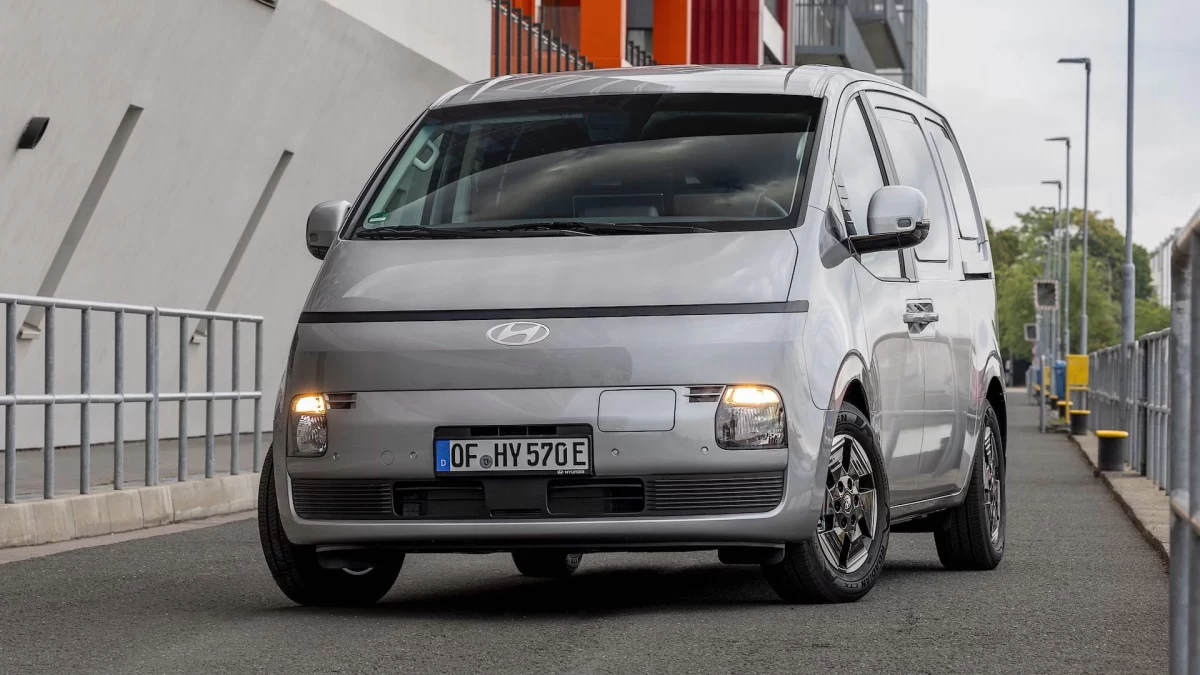 Hyundai STARIA Cargo önden görünüm