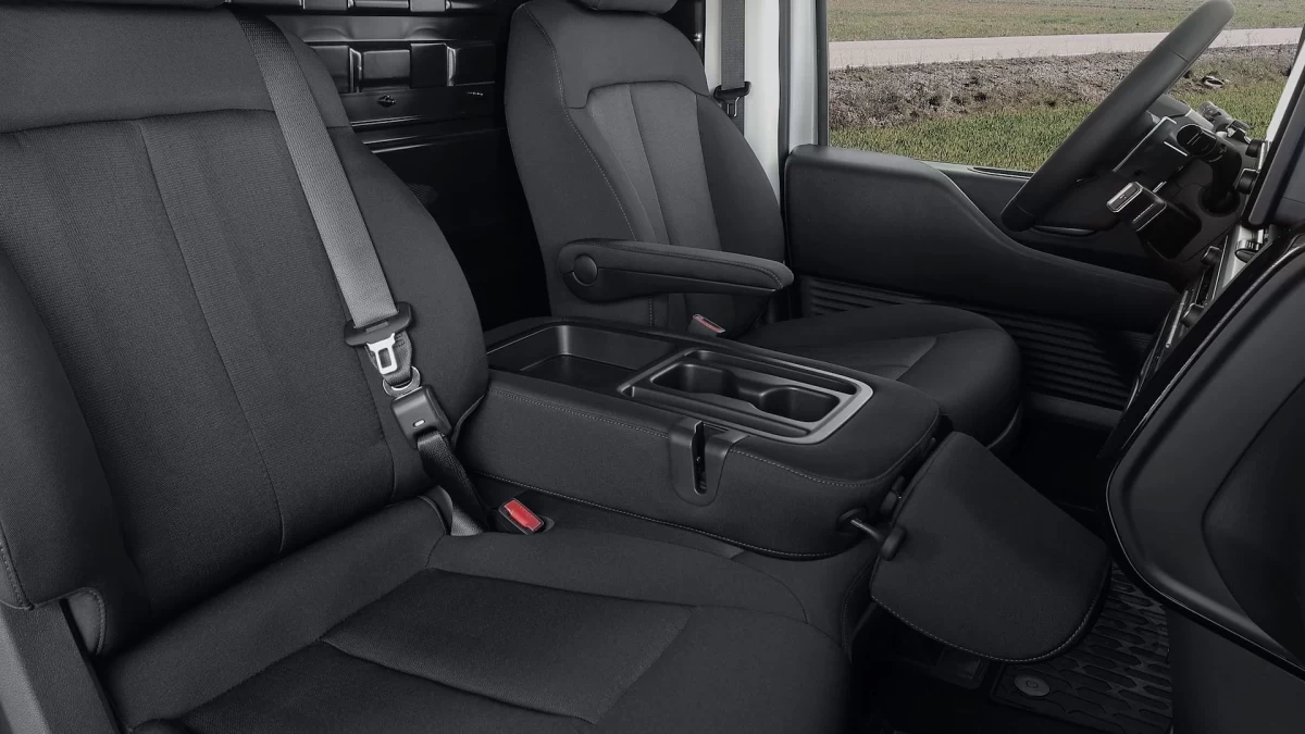 Hyundai STARIA Cargo ön koltukları ve orta kol dayama bölümü