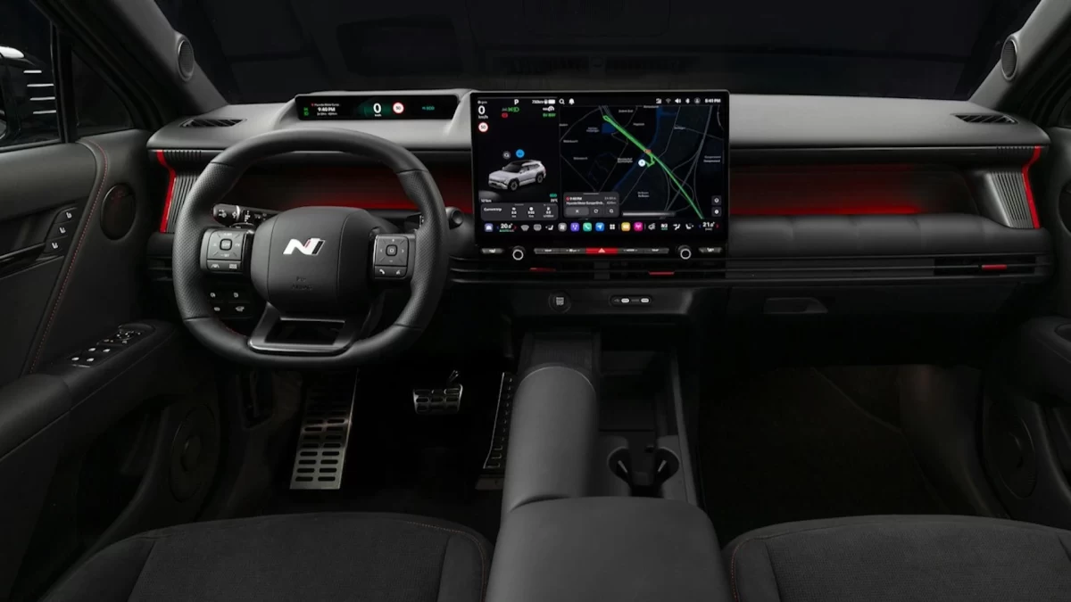 Hyundai Tucson N Line’ın direksiyonu ve ön konsolu karşıdan