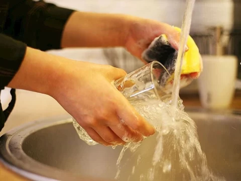 Kireçli Bardakları Temizleyip Parlatmanın 5 Pratik Yolu
