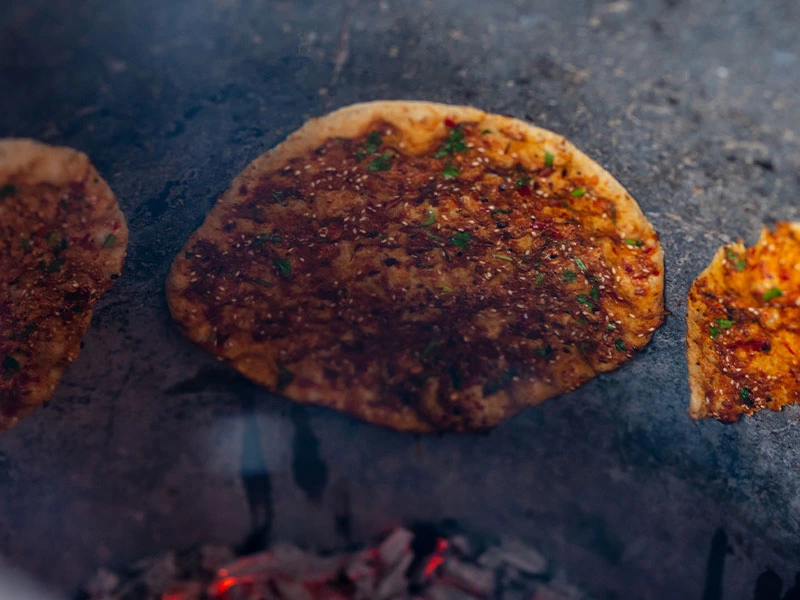 Taş fırında pişen lahmacunlar
