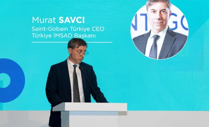 Murat Savcı, Sustainable Construction Talks etkinliğinde kürsüde konuşurken