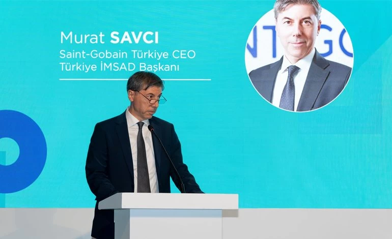 Murat Savcı, Sustainable Construction Talks etkinliğinde kürsüde konuşurken