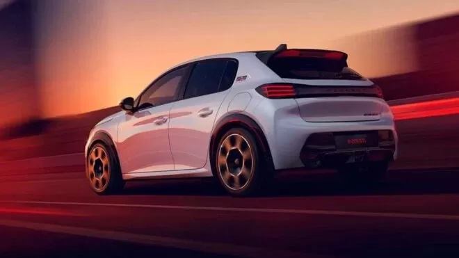 Peugeot E-208 GTi’nin arkadan üç çeyrek görünümü