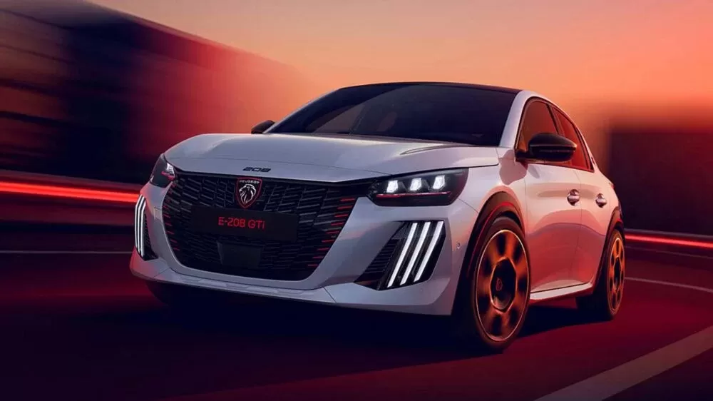 Peugeot E-208 GTi’nin önden üç çeyrek görünümü
