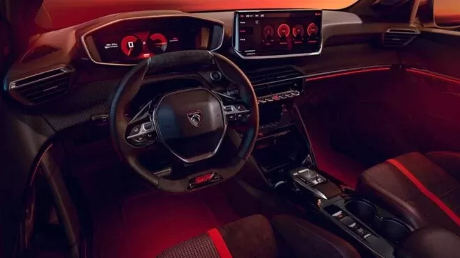 Peugeot E-208 GTi’nin kokpiti ve ön koltukları