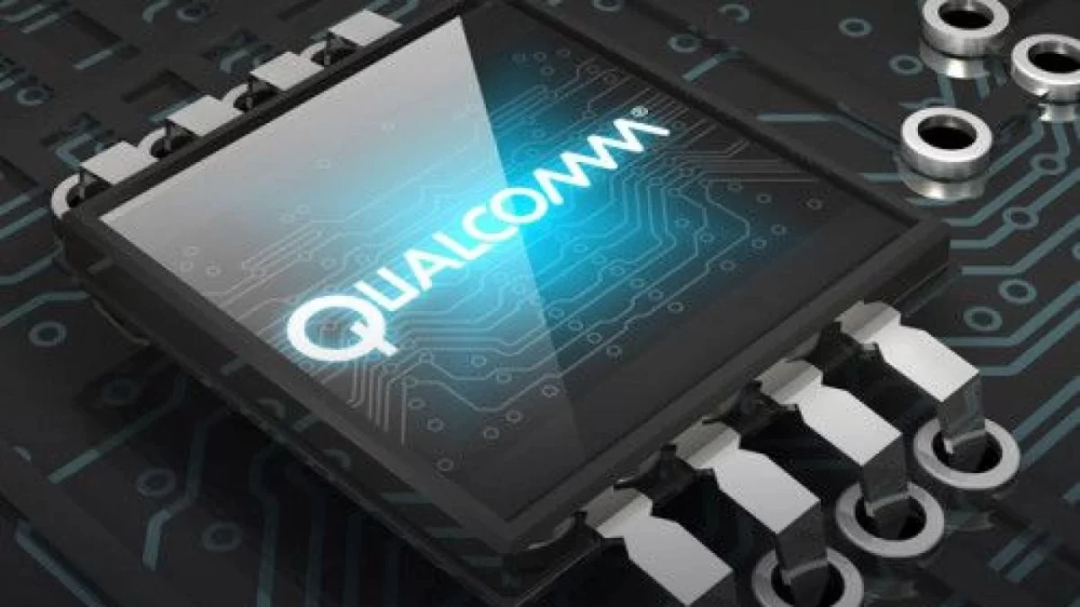 Devre kartı üzerinde Qualcomm logolu çip