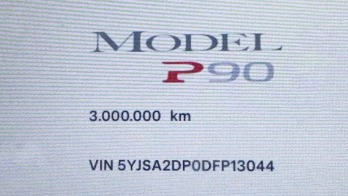 Tesla Model S ekranında 3.000.000 km bilgisi