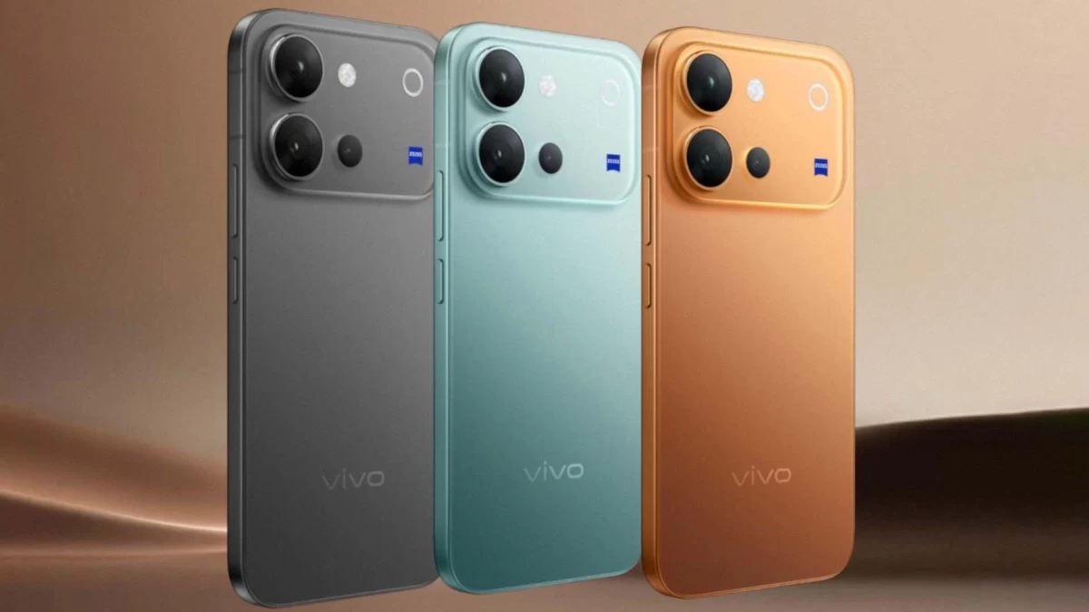 Vivo V80’in gri, açık mavi ve turuncu renk seçenekleri