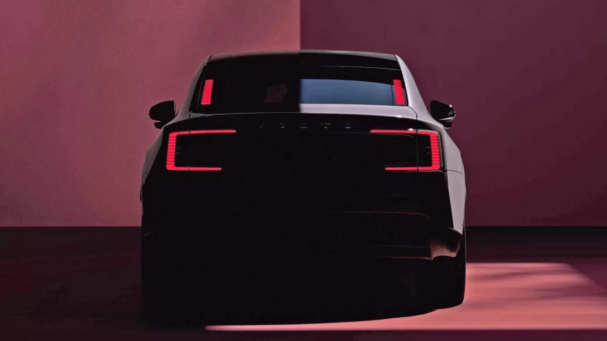 Volvo ES90’ın arka görünümü