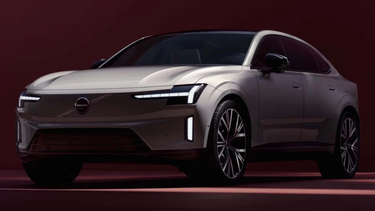 Volvo ES90 elektrikli otomobilin önden ve yandan görünümü