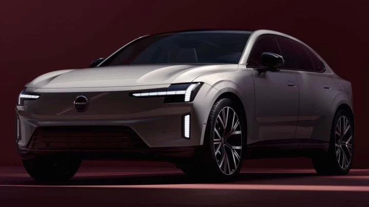 Volvo ES90 elektrikli otomobilin önden ve yandan görünümü