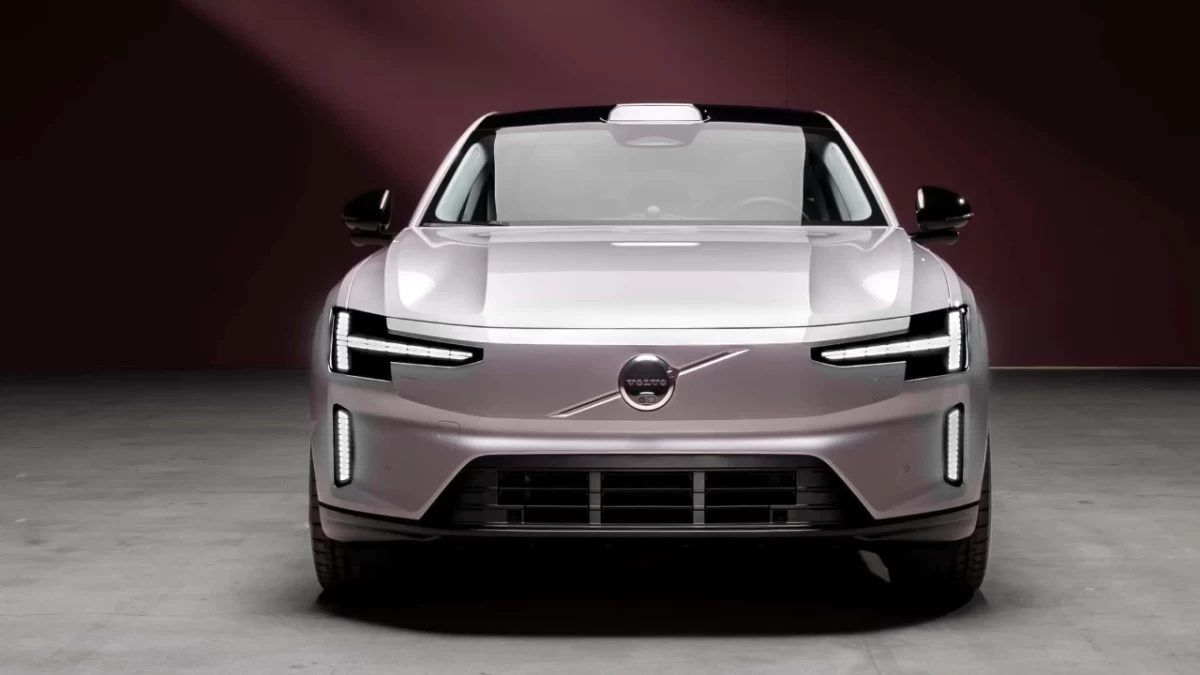 Volvo ES90’ın önden görünümü