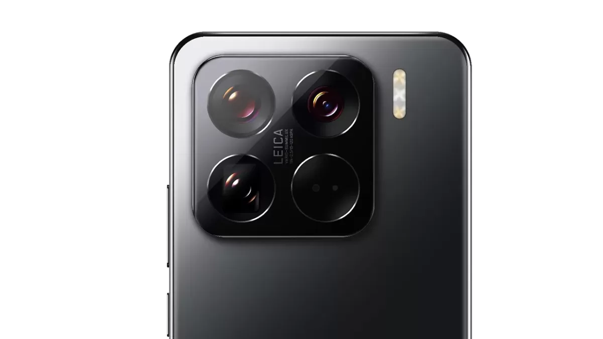 Siyah Xiaomi telefonun arka yüzü ve kamera modülü