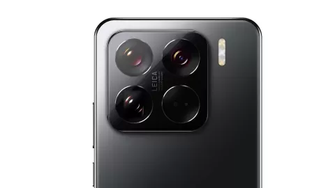 Siyah Xiaomi telefonun arka yüzü ve kamera modülü